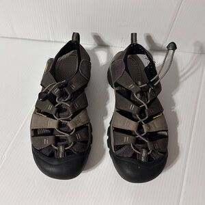 KEEN #1012202 Newport waterproof trail hiking sandals men size 9.5